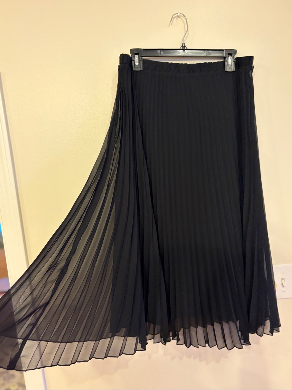 Vince Camuto | Pleated Chiffon Midi Skirt